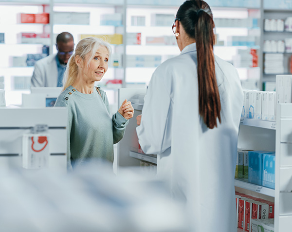 Freundliche und kompetente Beratung in der apo-rot® Apotheke in Lichtentanne Beratung in der Apotheke in Reinsdorf